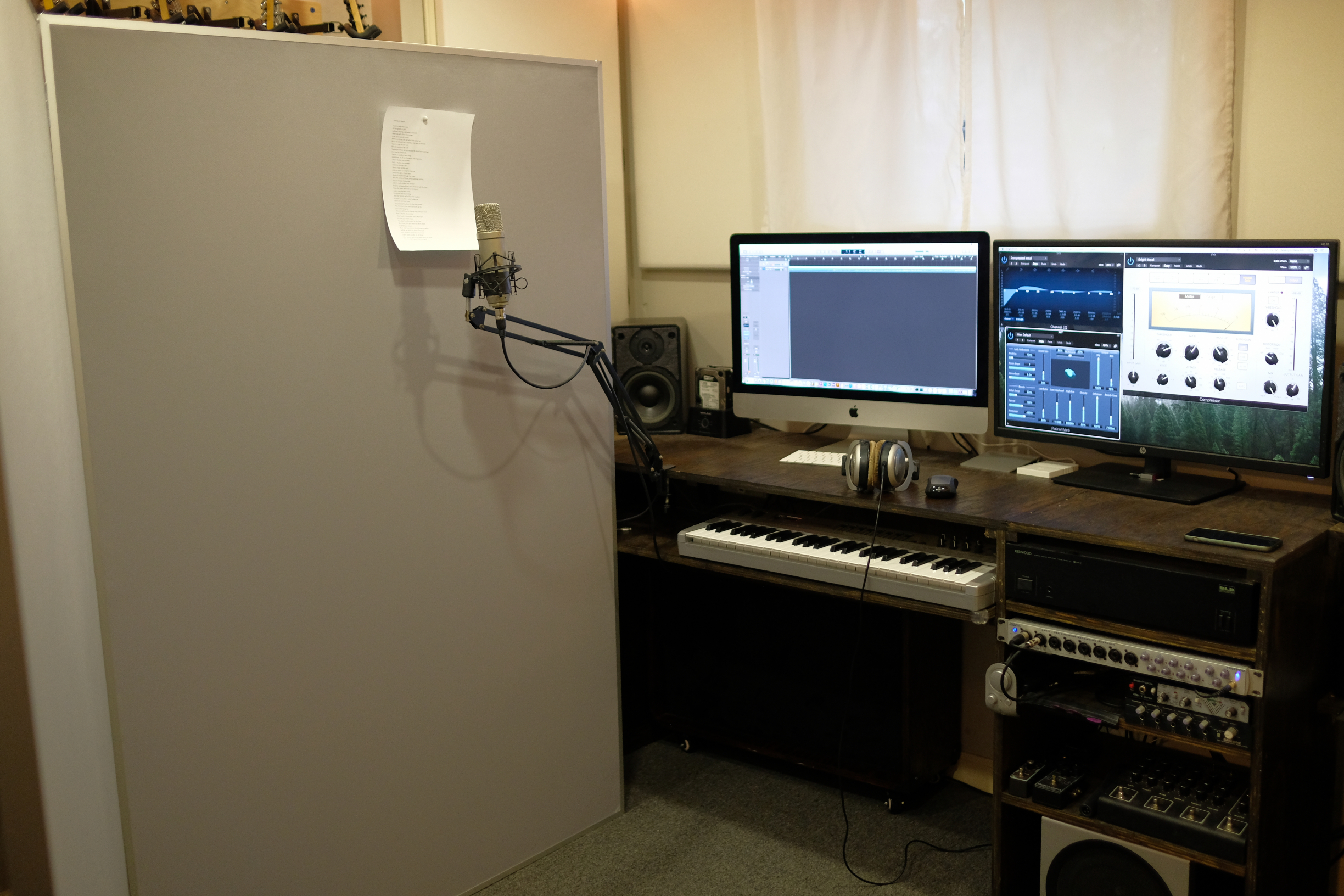 Folding Acoustic Partition for Recording Studio