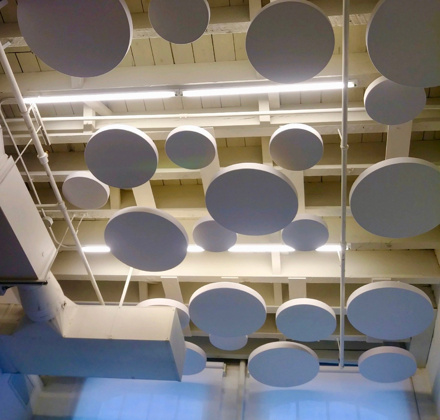 Circular Acoustic Clouds in Conference Room